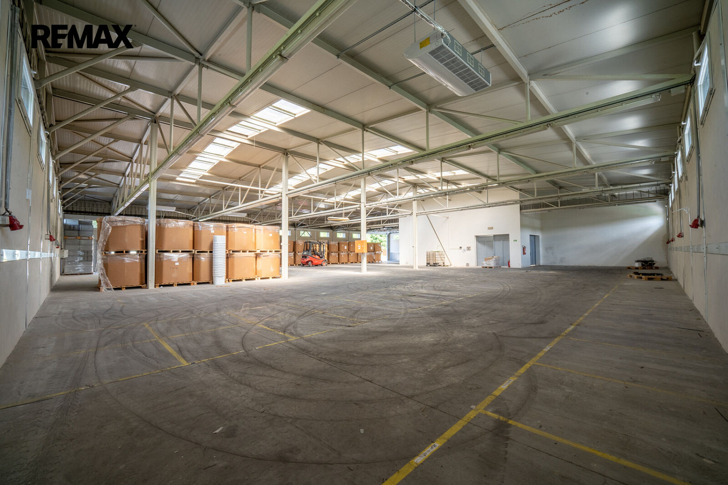 Pronájem výrobních prostor 1 335 m² – fotografie 4