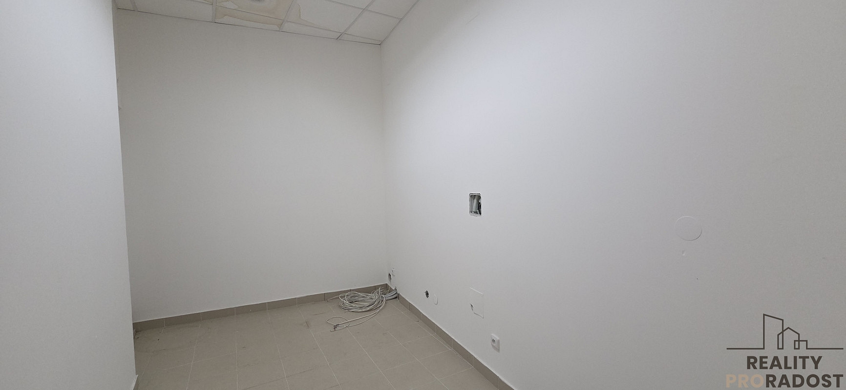 Pronájem obchodních prostor 110 m² – fotografie 4