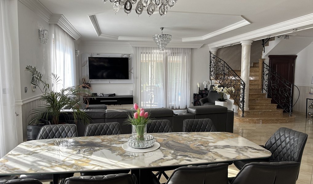 Prodej domu 320 m² s pozemkem 832 m², Šestajovice – náhled fotky 9