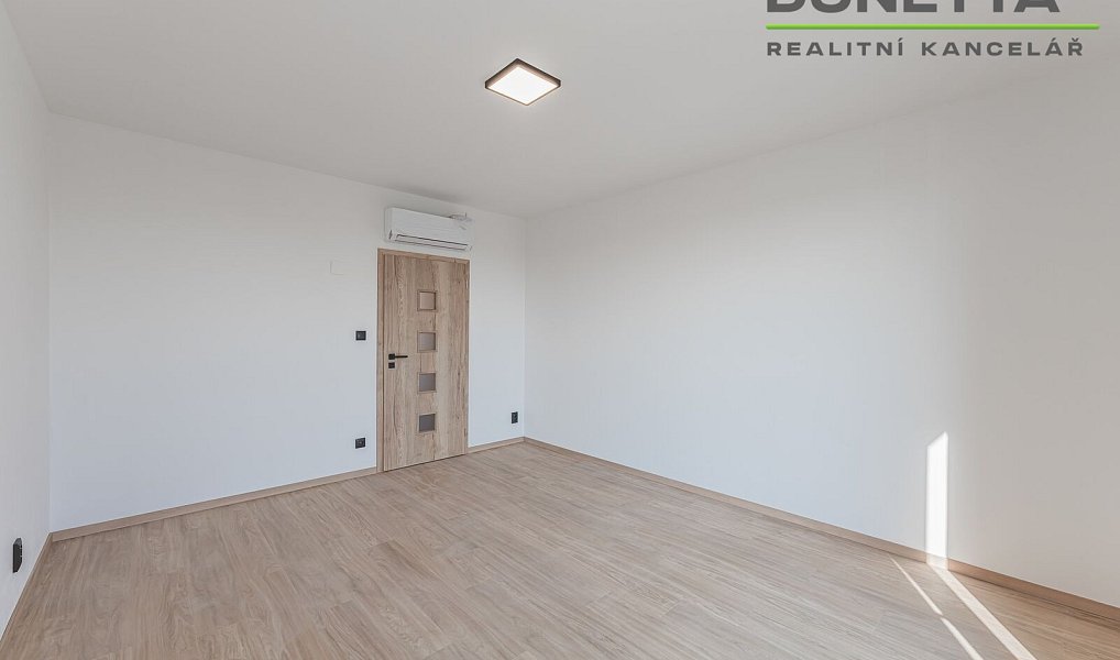 Pronájem bytu 2+kk 52 m², Hradec Králové – náhled fotky 9