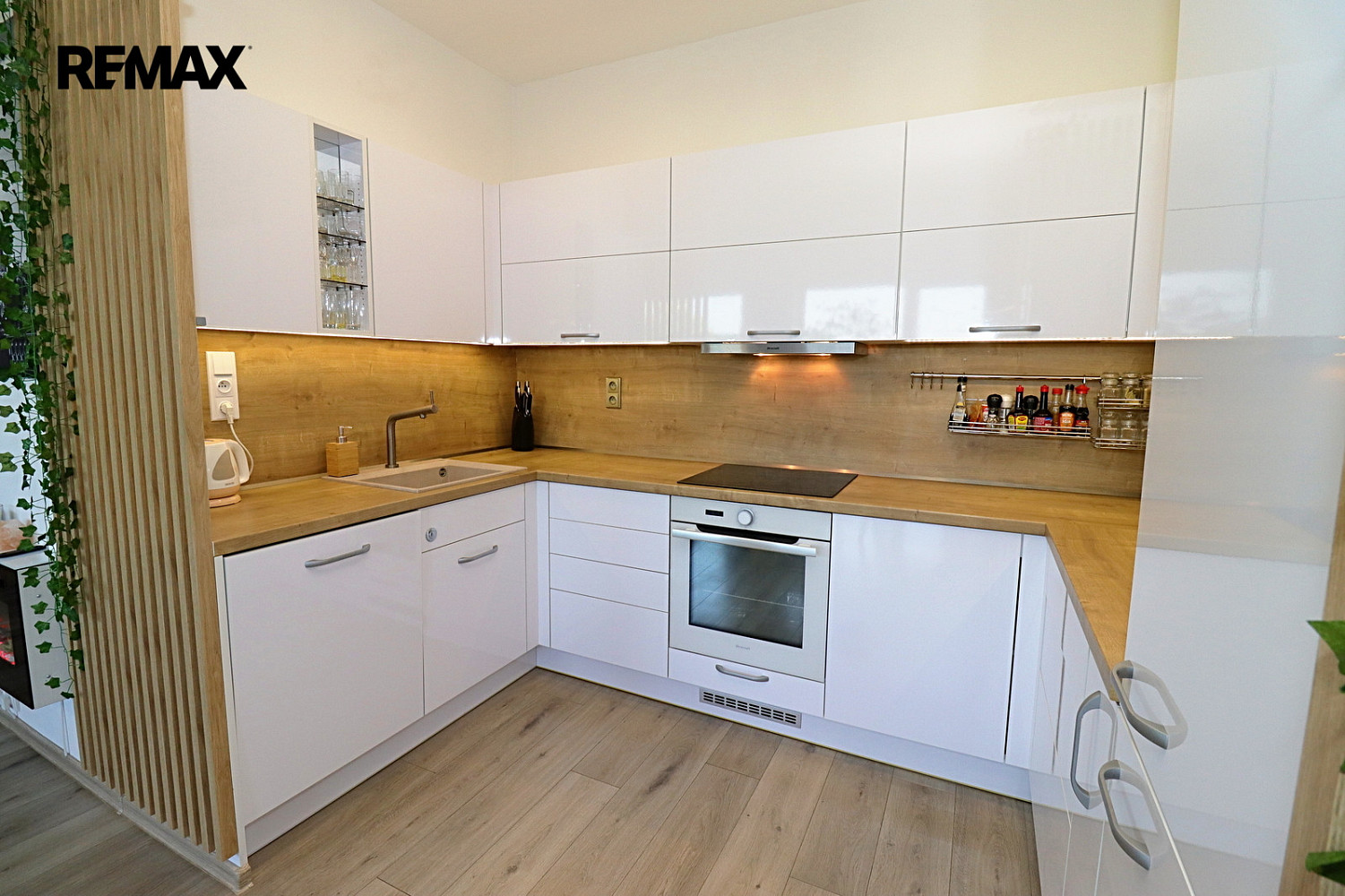 Prodej bytu 4+kk 93 m² — photo 2