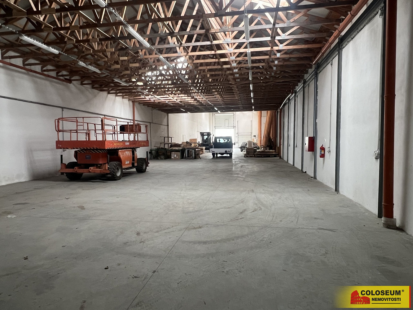 Pronájem skladovacích prostor 350 m² – fotografie 2