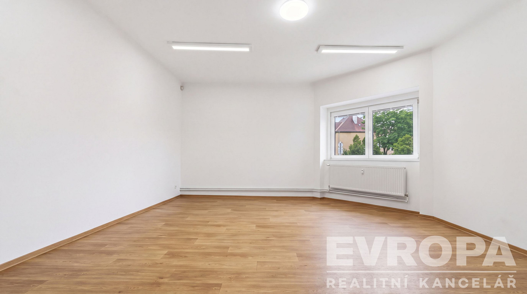 Pronájem kanceláře 150 m² – fotografie 4