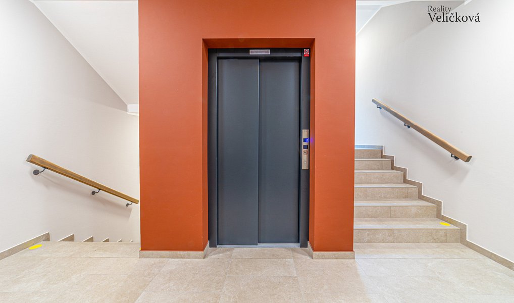 Prodej bytu 1+kk 30 m², Hradec Králové – náhled fotky 18