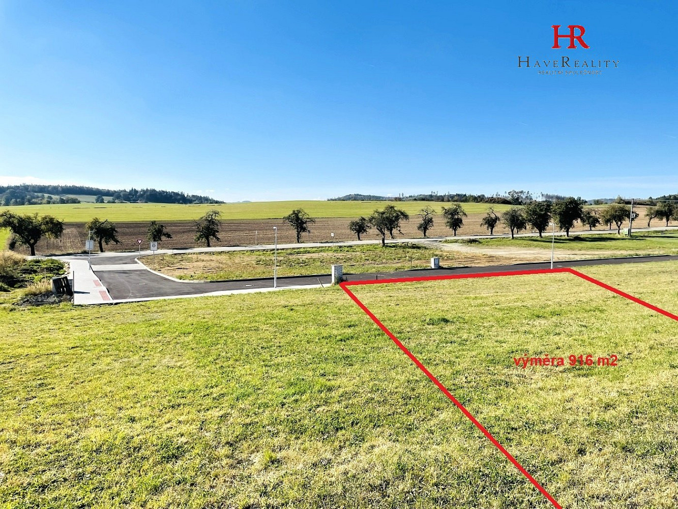 Prodej stavebního pozemku 916 m² – fotografie 2