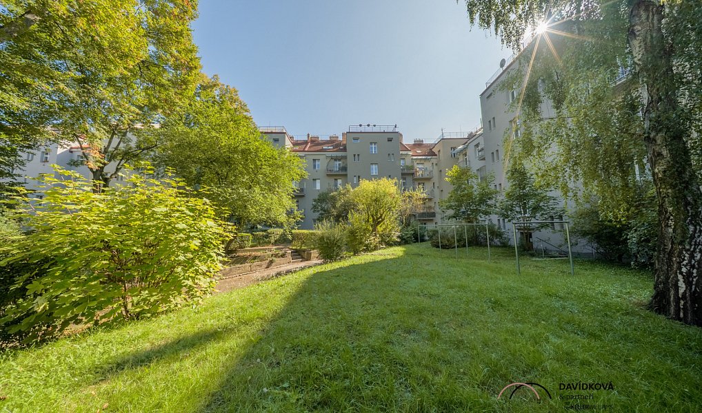 Prodej bytu 1+kk 33 m², Praha – náhled fotky 2