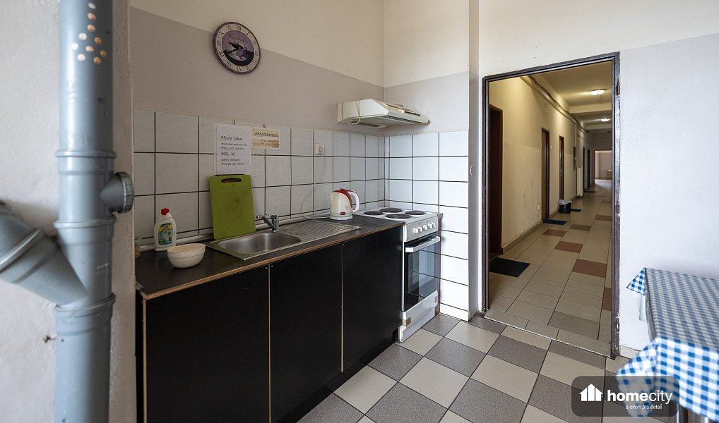 Prodej ubytovacího objektu 1 660 m², Hradec Králové – náhled fotky 28