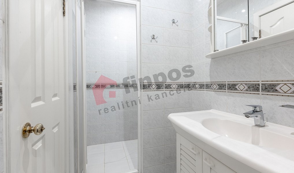 Prodej domu 386 m² s pozemkem 3 822 m², Hvězdonice – náhled fotky 13