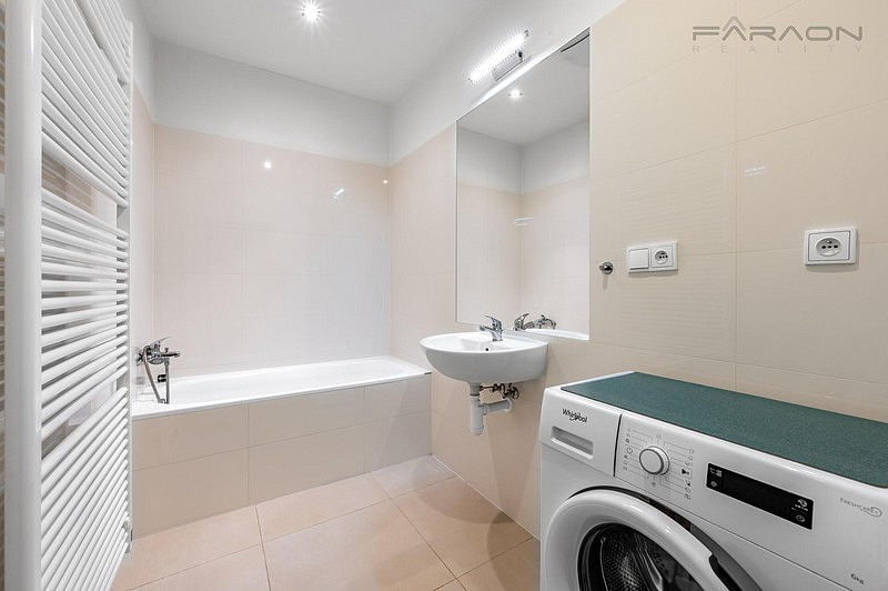 Pronájem bytu 1+kk 37 m² — photo 2