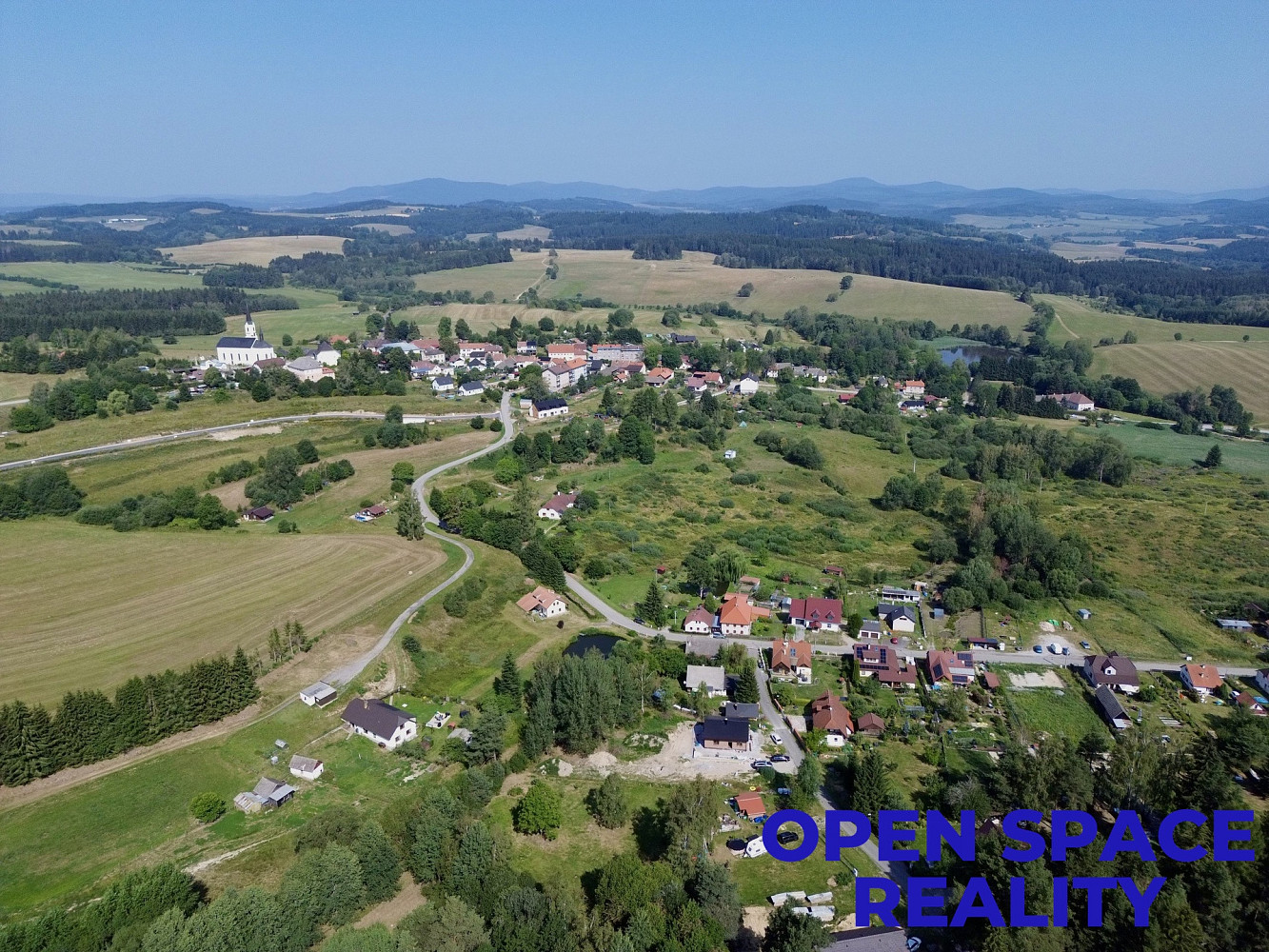 Prodej stavebního pozemku 1 762 m² – fotografie 2