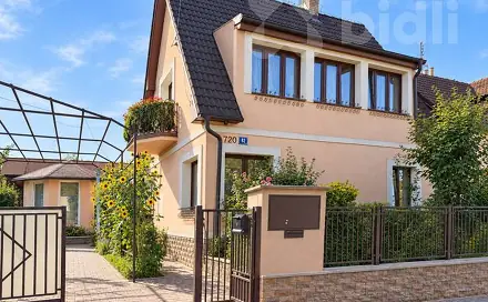 Prodej domu 213 m² s pozemkem 394 m², Mezilesí, Praha 9 - Horní Počernice