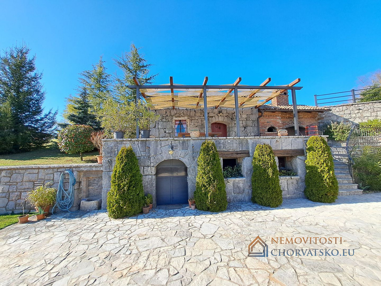 Pronájem domu 400 m² s pozemkem 1 500 m² - Widok 2