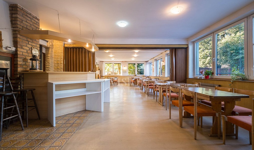 Prodej ubytovacího objektu 1 050 m², Varvažov – náhled fotky 2