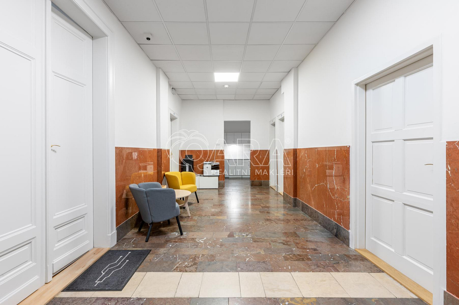 Pronájem kanceláře 202 m² – fotografie 3