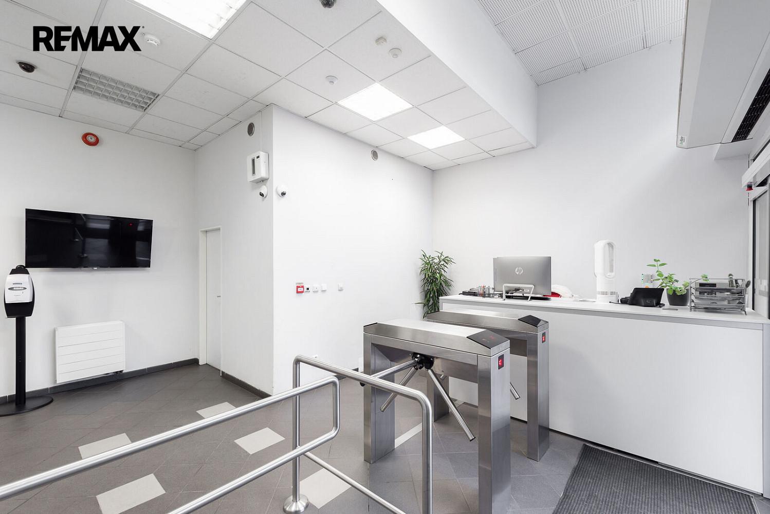 Pronájem kanceláře 2 800 m² – fotografie 4