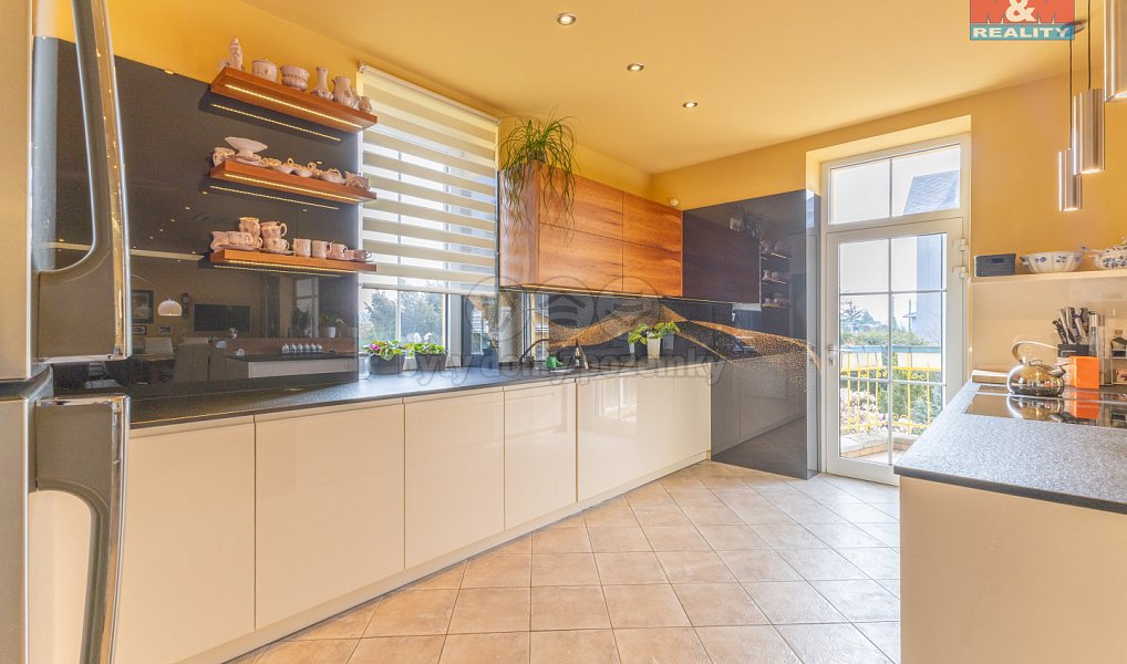 Prodej domu 300 m² s pozemkem 1 821 m², Město Albrechtice – náhled fotky 2