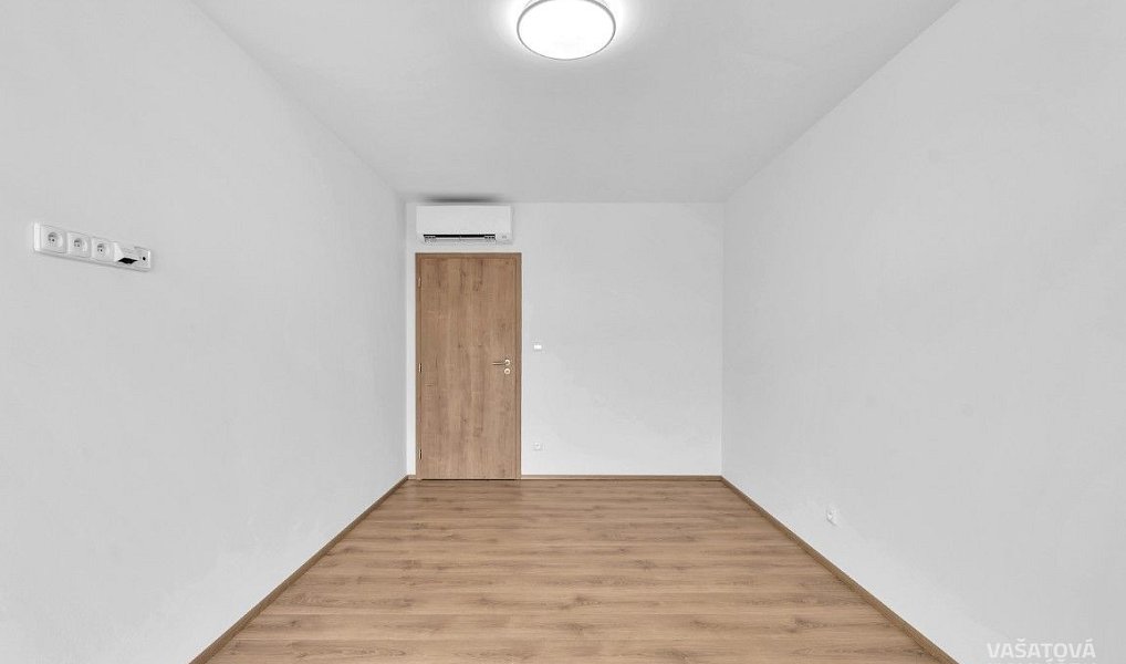 Pronájem bytu 3+1 188 m², Hradec Králové – náhled fotky 19