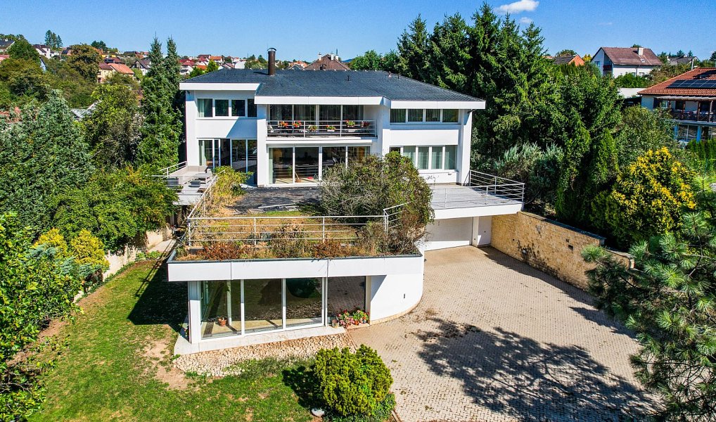 Prodej domu 1 032 m² s pozemkem 2 429 m², Zlín – náhled fotky 3