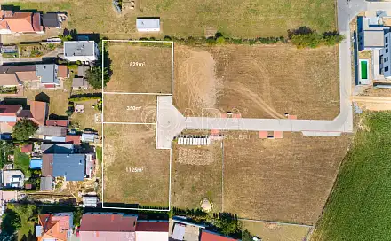 Prodej stavebního pozemku 2 304 m², Máchova, Vestec, okres Praha-západ