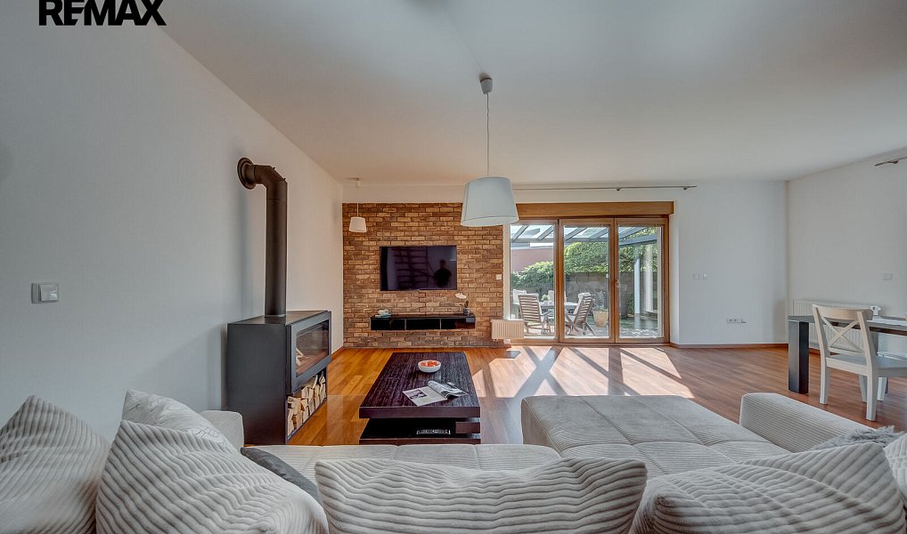 Prodej domu 135 m² s pozemkem 374 m², Rudná – náhled fotky 8