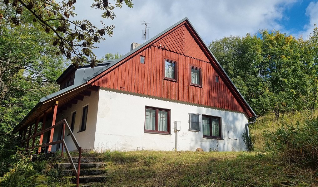 Prodej domu 155 m² s pozemkem 973 m², Strážné – náhled fotky 2