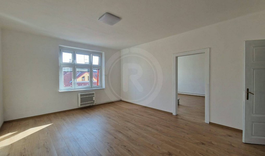 Pronájem bytu 2+1 90 m², České Budějovice – náhled fotky 2