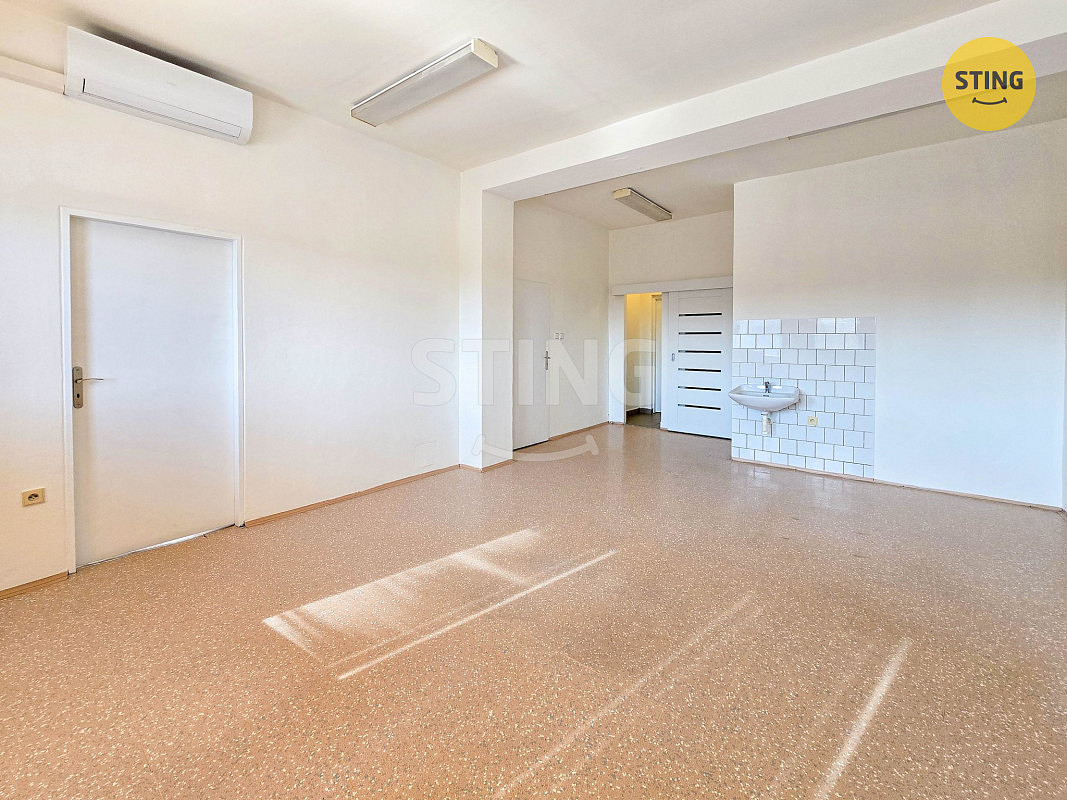 Pronájem komerčního objektu (jiného typu) 80 m² – fotografie 2