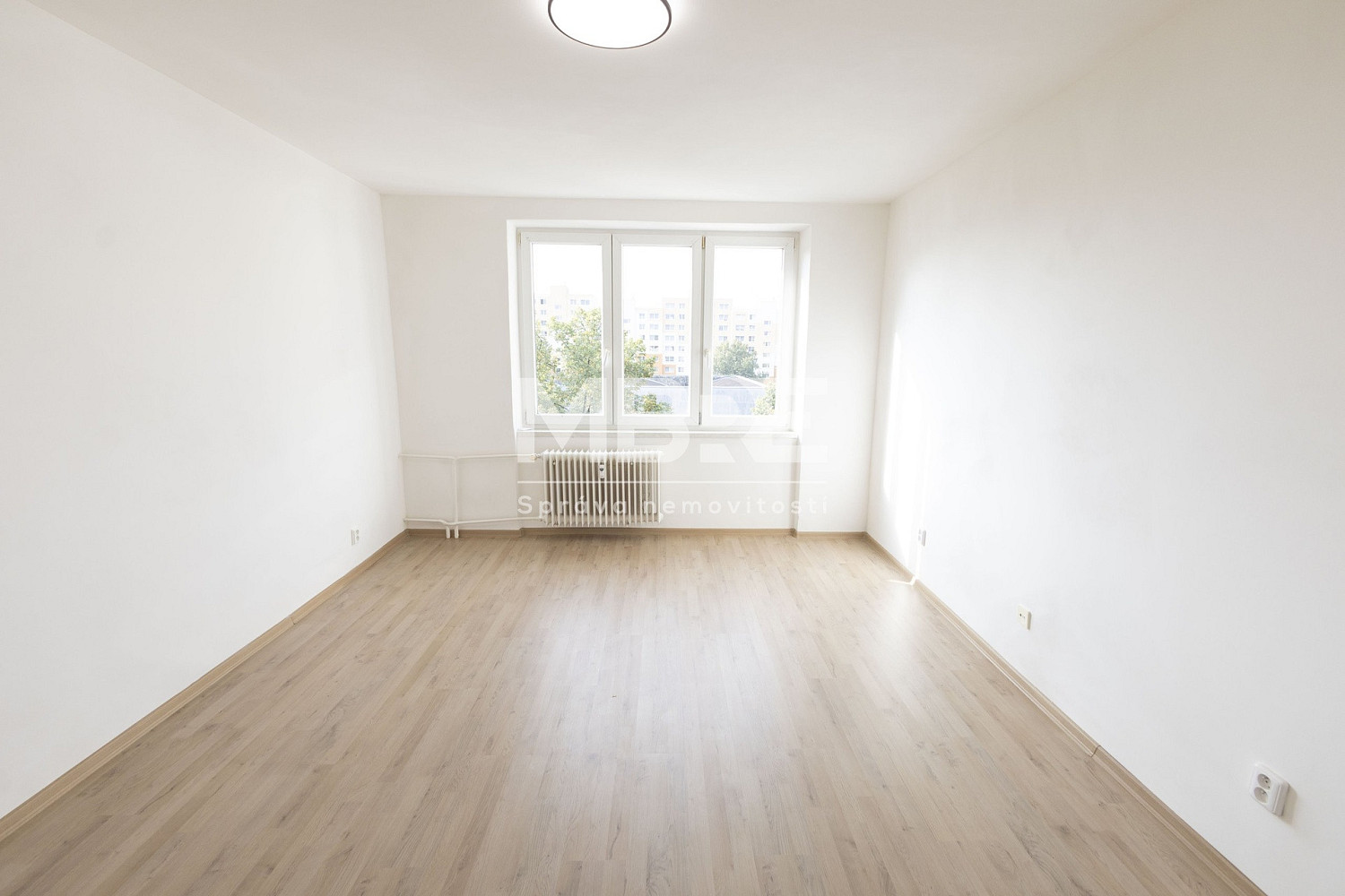Pronájem bytu 1+1 36 m² – fotografie 2