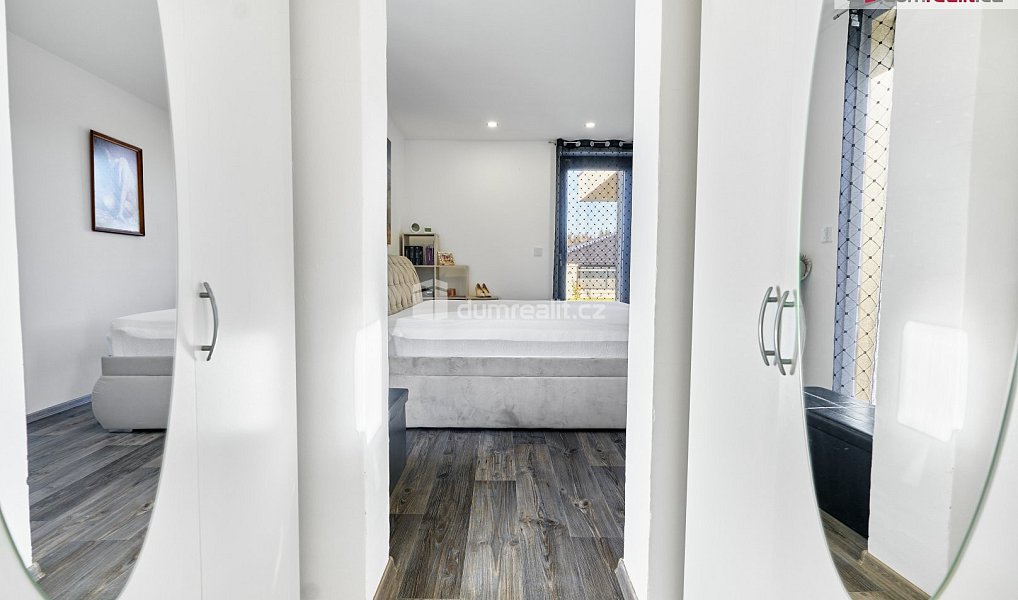 Prodej domu 136 m² s pozemkem 857 m², Nová Role – náhled fotky 18