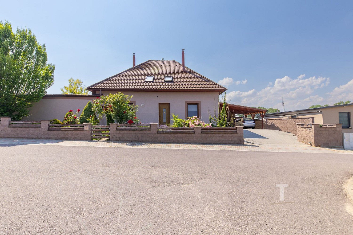 Prodej domu 280 m² s pozemkem 1 190 m² – fotografie 2