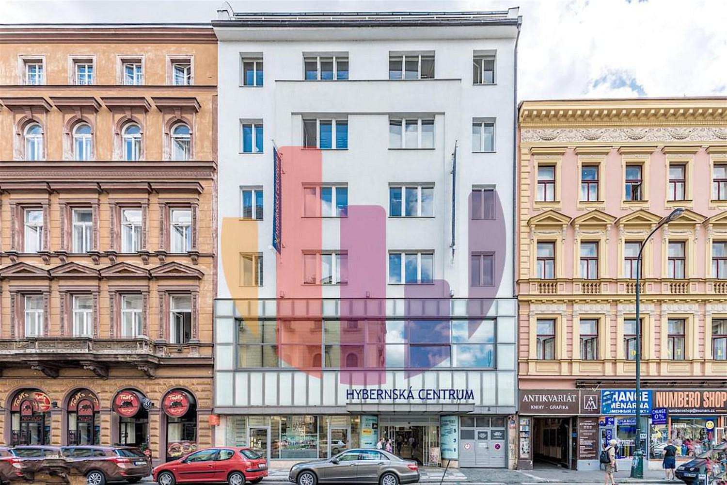 Pronájem kanceláře 300 m²