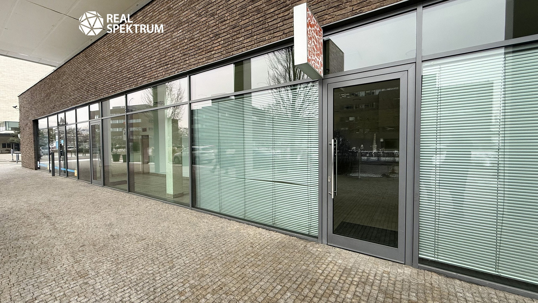 Pronájem obchodních prostor 177 m² – fotografie 2