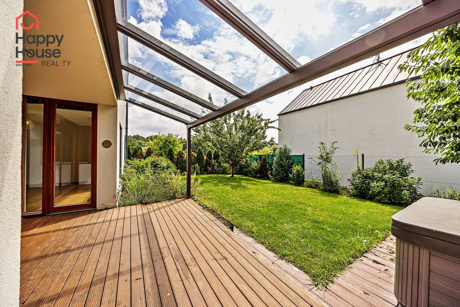 Pronájem domu 200 m² s pozemkem 408 m² – fotografie 2