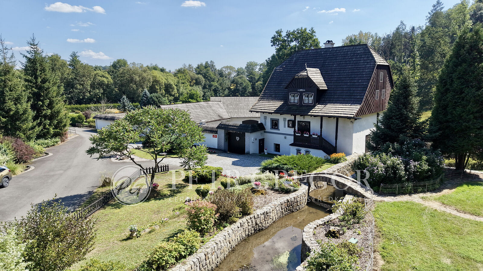 Prodej komerčního objektu (jiného typu) 100 m²