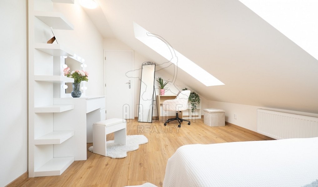Prodej domu 130 m² s pozemkem 261 m², Jesenice – náhled fotky 30