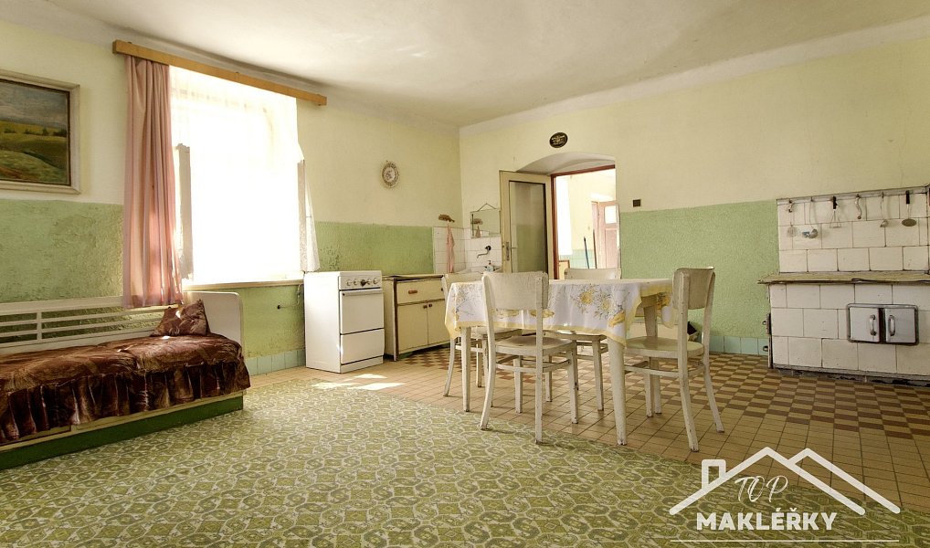 Prodej domu 168 m² s pozemkem 2 068 m², Močovice – náhled fotky 9