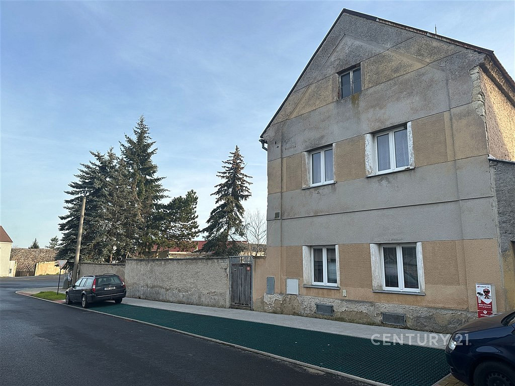 Prodej domu 238 m² s pozemkem 1 002 m²