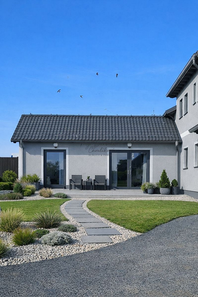 Prodej domu 290 m² s pozemkem 922 m² – fotografie 2