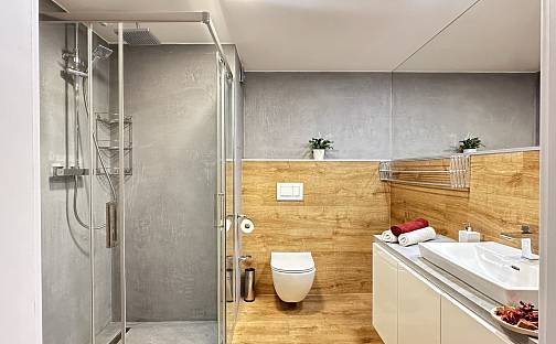 Pronájem bytu 1+kk 38 m², Pražská třída, Hradec Králové - Kukleny