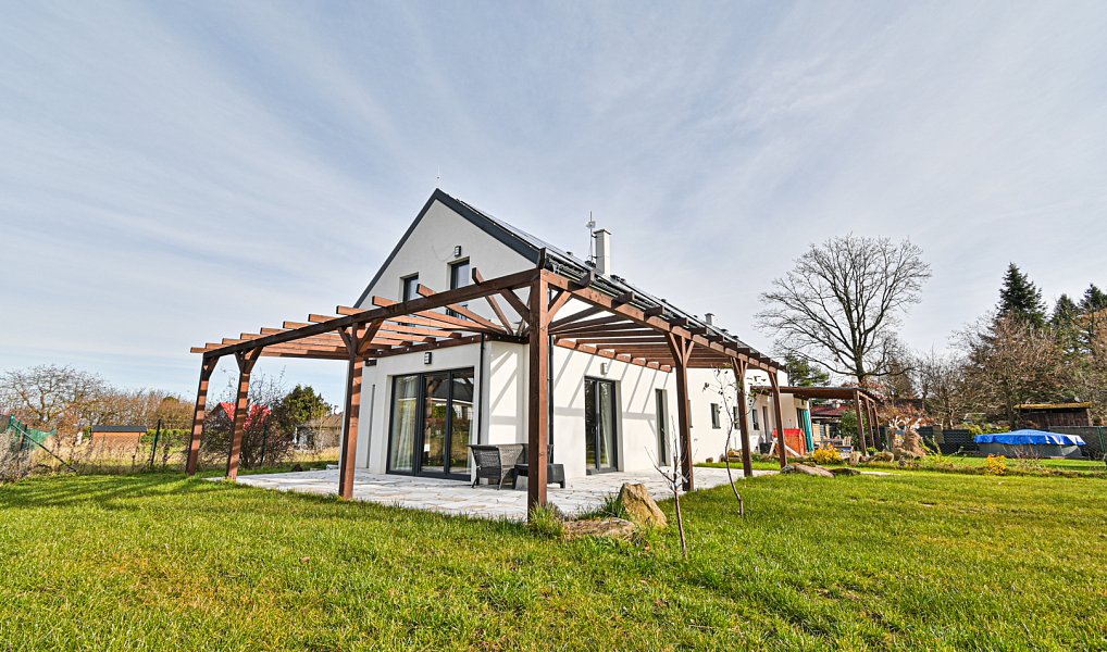 Prodej domu 145 m² s pozemkem 765 m², Kamenice – náhled fotky 2