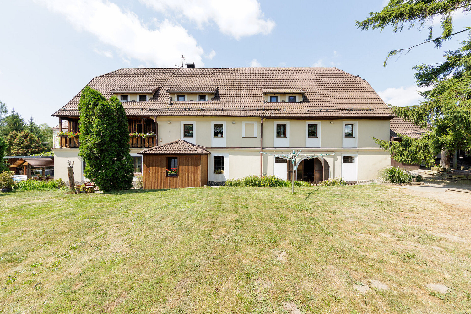 Prodej domu 478 m² s pozemkem 4 241 m² – fotografie 2