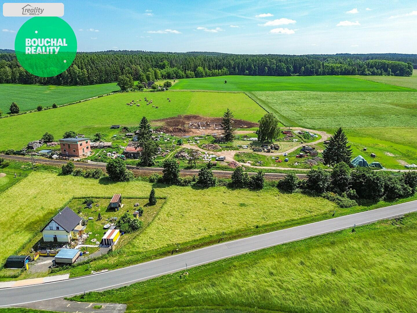 Prodej stavebního pozemku 1 207 m² – pohled 2