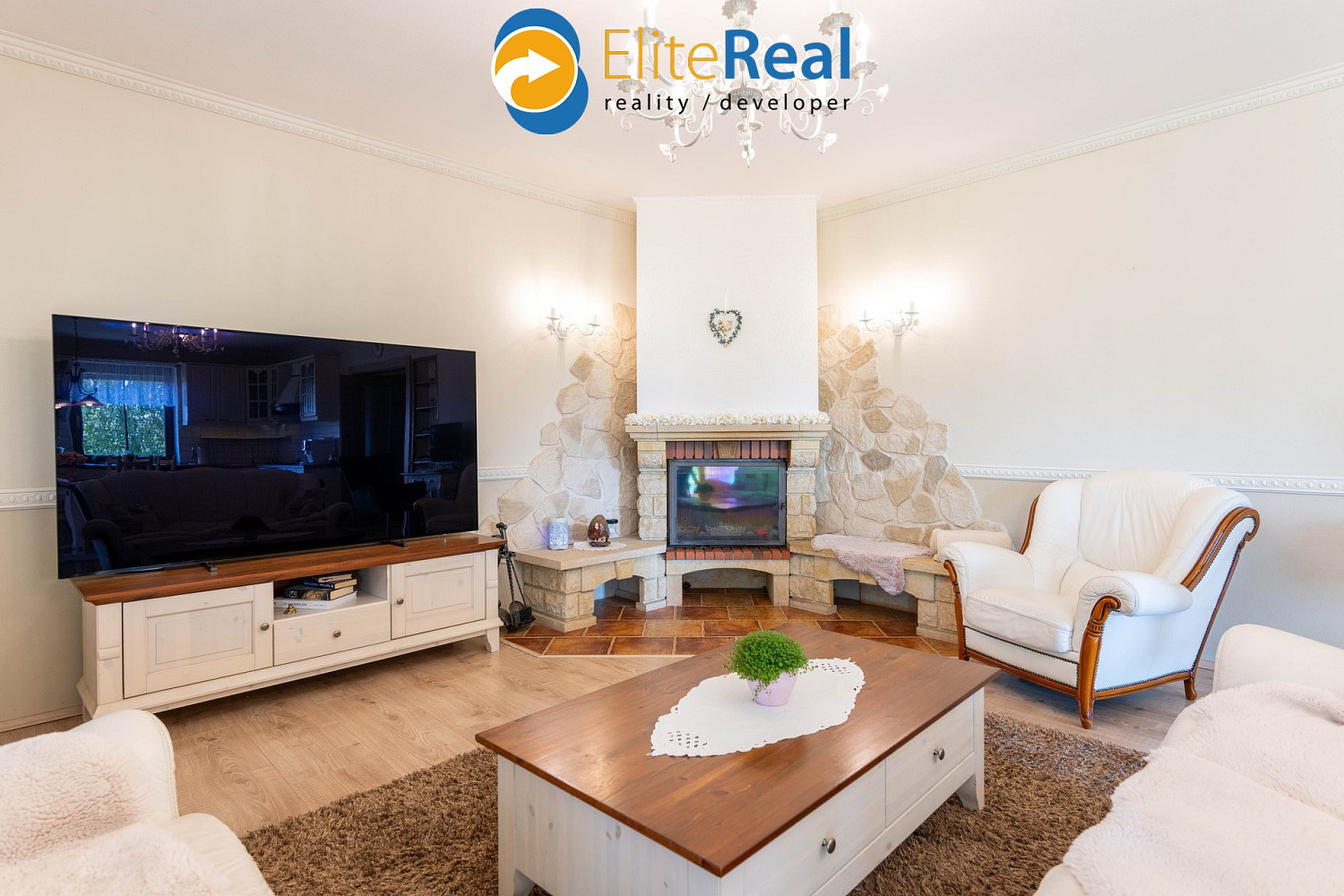 Prodej domu 344 m² s pozemkem 2 194 m² - View 6