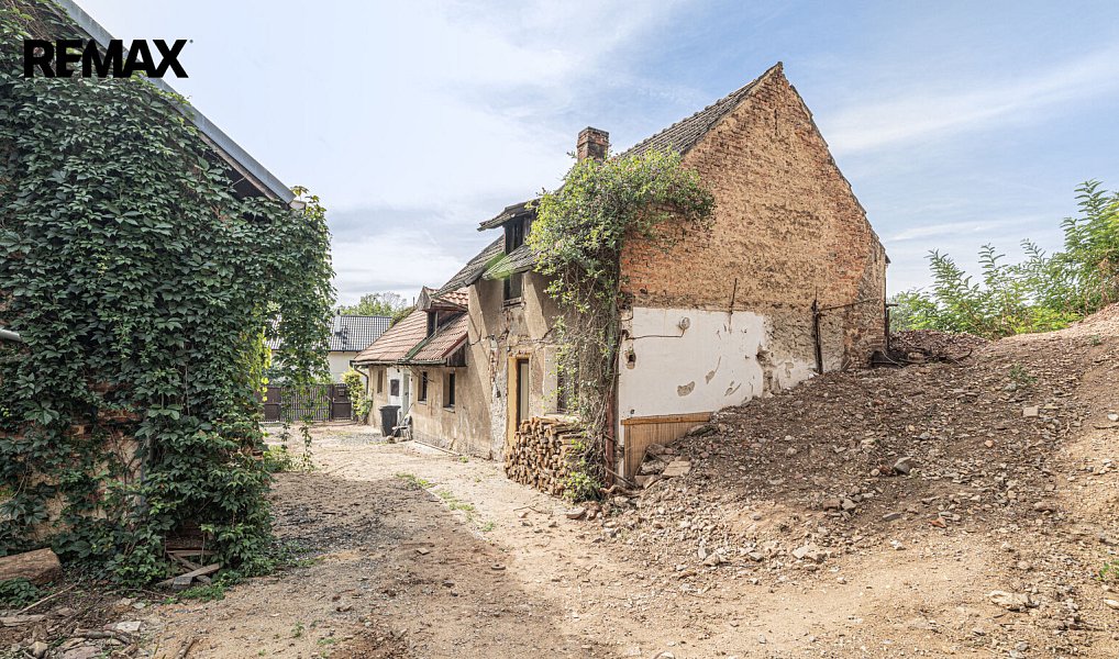 Prodej stavebního pozemku 2 294 m², Úvaly – náhled fotky 3