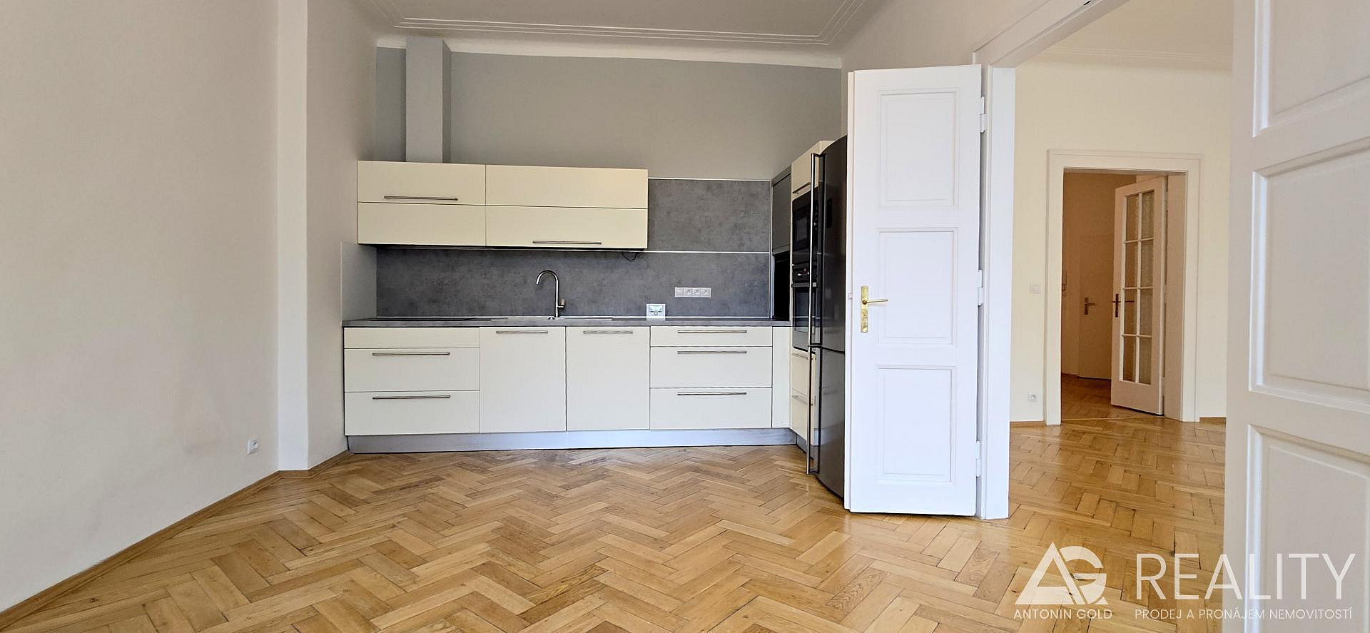 Pronájem bytu 4+kk 106 m² – fotografie 2
