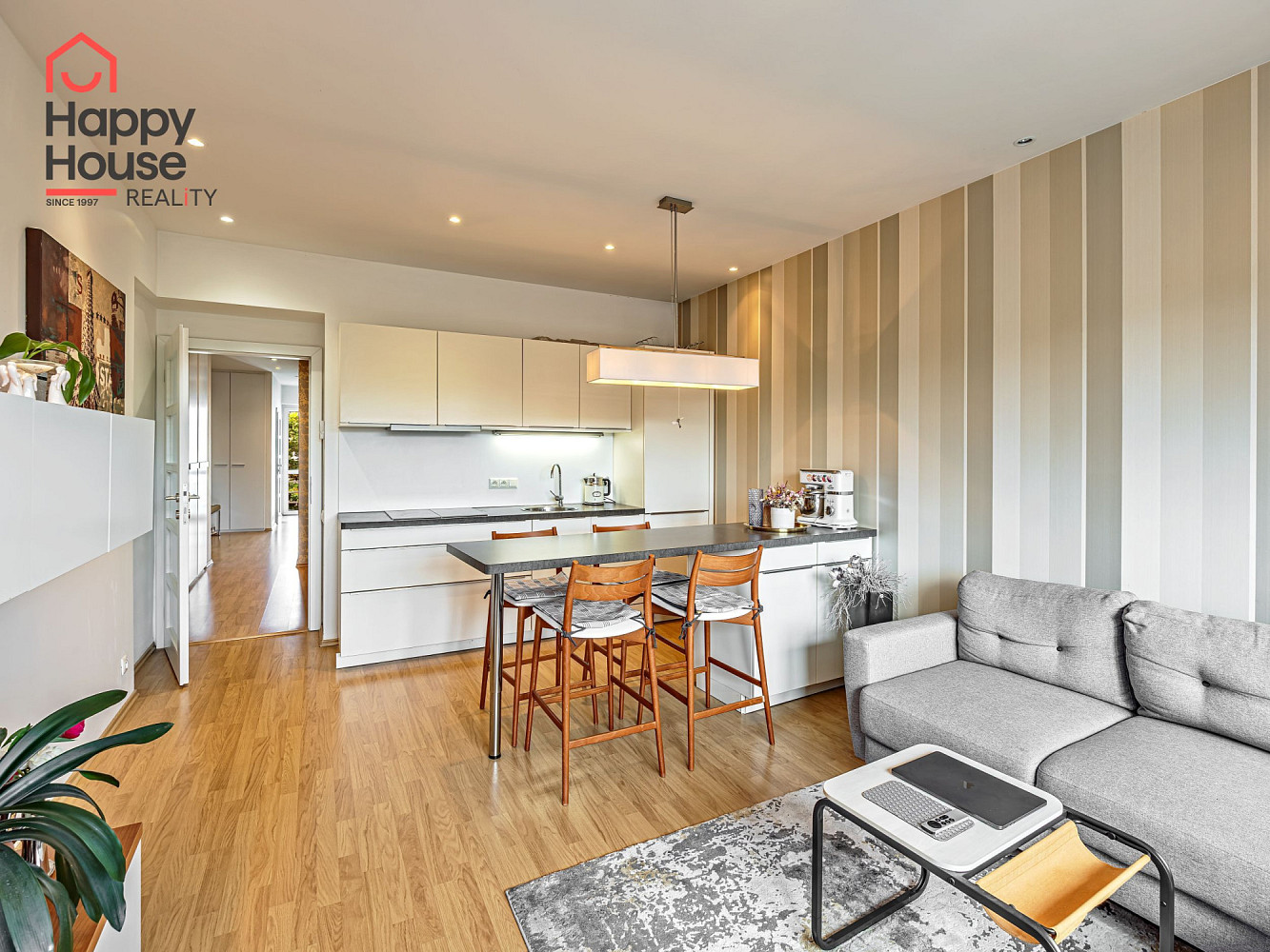 Pronájem bytu 1+kk 60 m² – fotografie 2