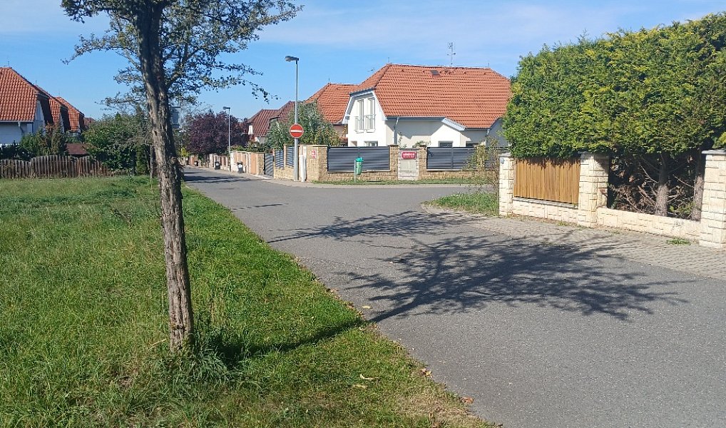 Prodej stavebního pozemku 755 m², Praha – náhled fotky 3