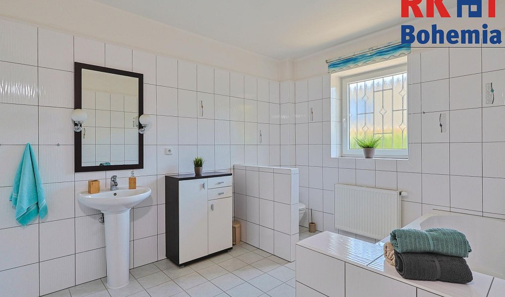 Prodej domu 266 m² s pozemkem 1 426 m², Šestajovice – náhled fotky 28