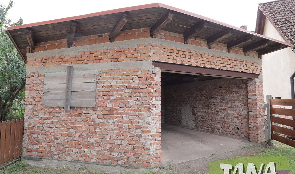 Prodej domu 316 m² s pozemkem 1 314 m², Pecka – náhled fotky 2