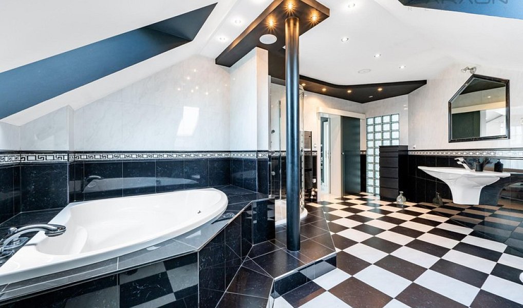 Prodej domu 454 m² s pozemkem 1 837 m², Dolní Břežany – náhled fotky 20
